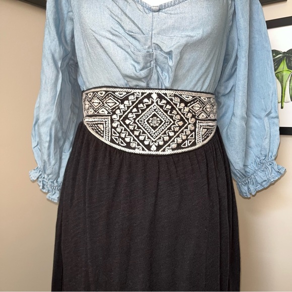 π¦
American Eagle MIDI/MAXI Skirt - Picture 3 of 11